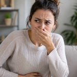 Rot qui sent l’œuf pourri : causes fréquentes et solutions