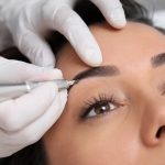 Quelle est la différence entre le microblading et le tatouage des sourcils ?