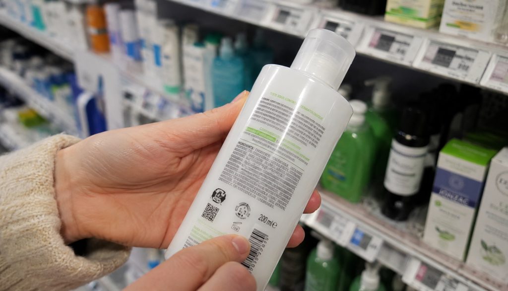 Décryptage cosmétique : pourquoi lire la composition avant d’acheter ?